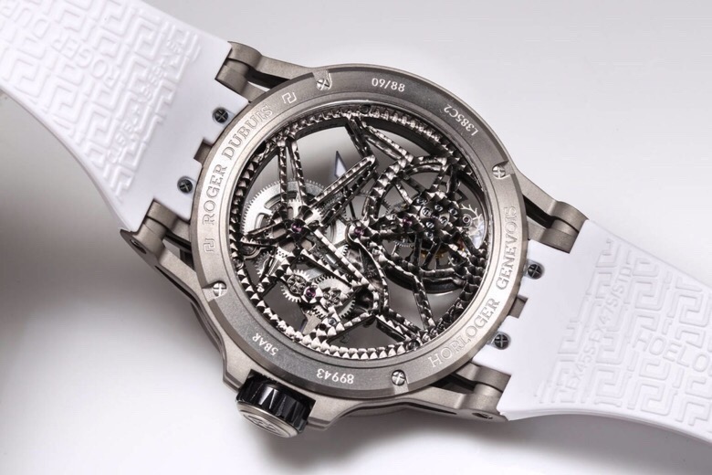 ROGER DUBUIS ロジェデュビュー 腕時計 メンズ 一体型トゥールビヨン｜会食の日に素材感で迷わない選び方 - 商品画像 1