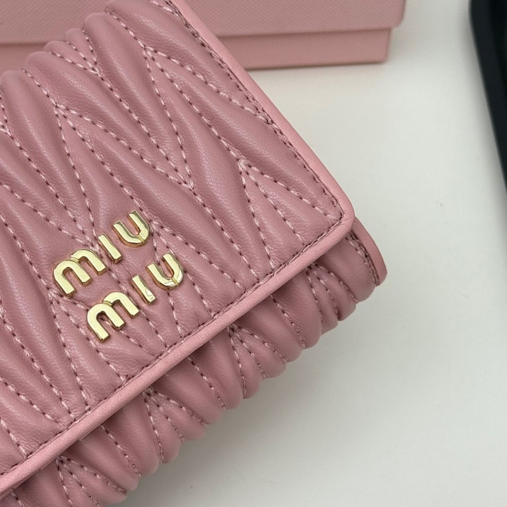 miumiu ミウミウ ウェーブ ミニ財布 ピンク 全3色 - 画像 5