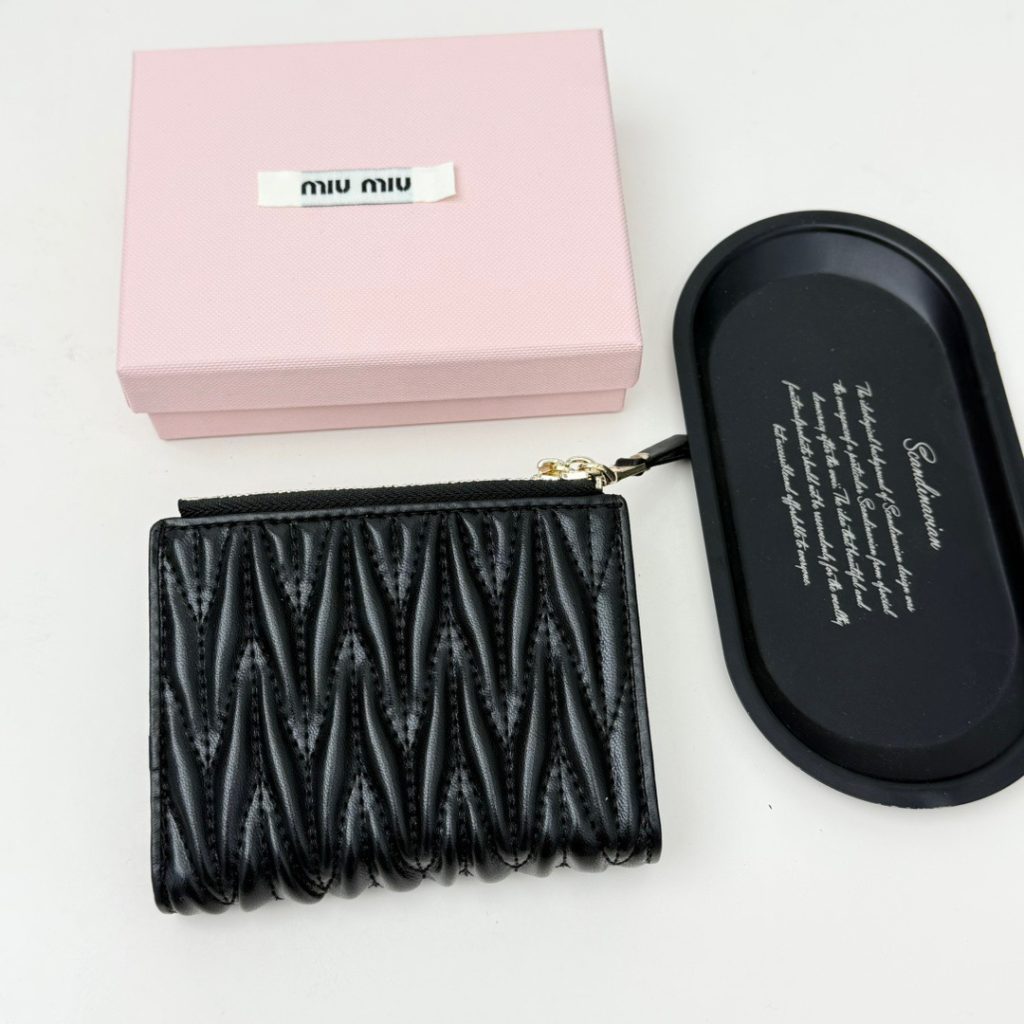 Miu Miu ミウミウ コインケース 本革 ミニ財布 黒 11.5*10*3 - 画像 3