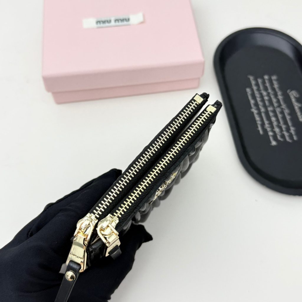 Miu Miu ミウミウ コインケース 本革 ミニ財布 黒 11.5*10*3 - 画像 5