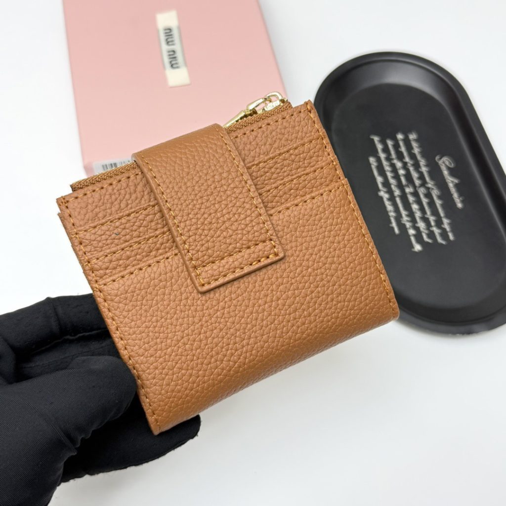 MIU MIU ミウミウ 財布 ミニウォレット 黒 棕 11.5*10*3 - 画像 4