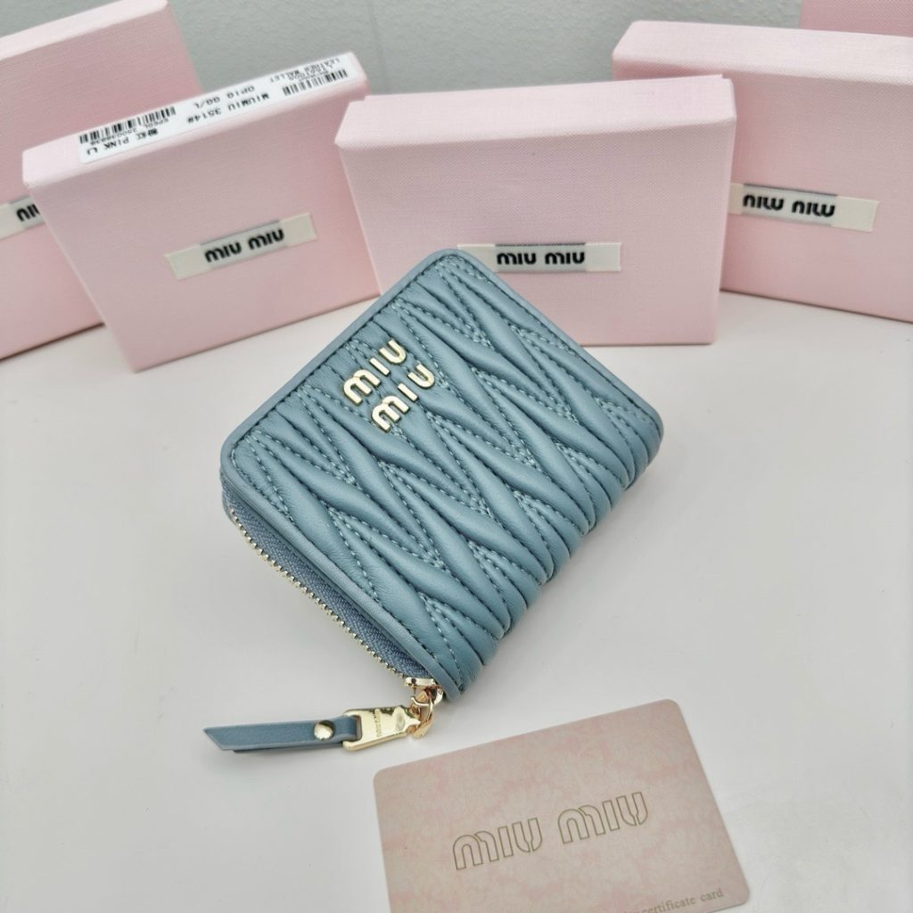 Miu Miu ミウミウ ミニ財布 レザー ラメ ファスナー ブルー - 画像 2