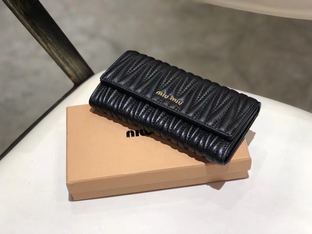 MIU MIU ミウミウ 長財布 ティアラ型 縦長財布 黒 - 画像 2