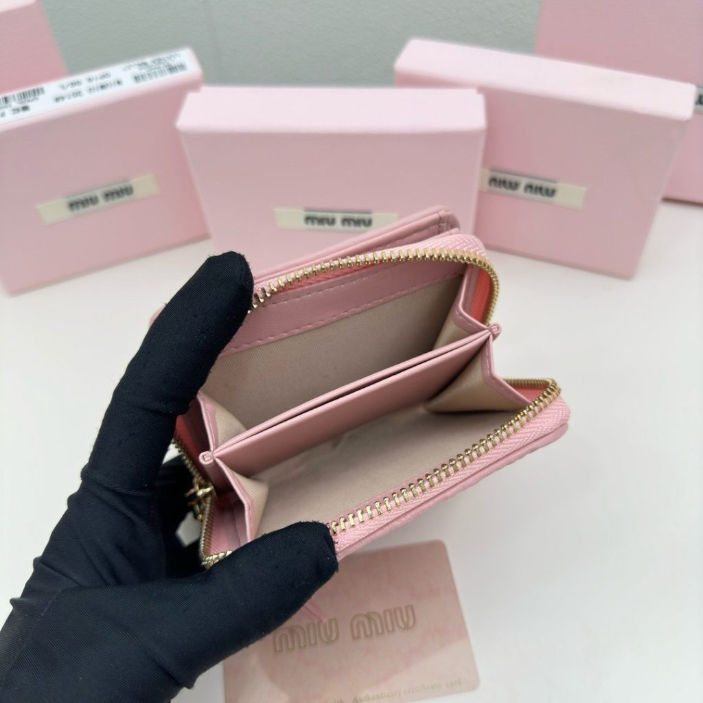 MIU MIU ミュウミュウ 小銭入れ ミニ財布 ミニウォレット ピンク 黒 藍 全3色展開 - 画像 8