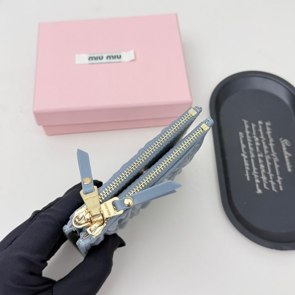 Miu Miu ミュウミュウ ウエーブデザイン 財布 ブラック ピンク ブルー 全3色展開 - 画像 6