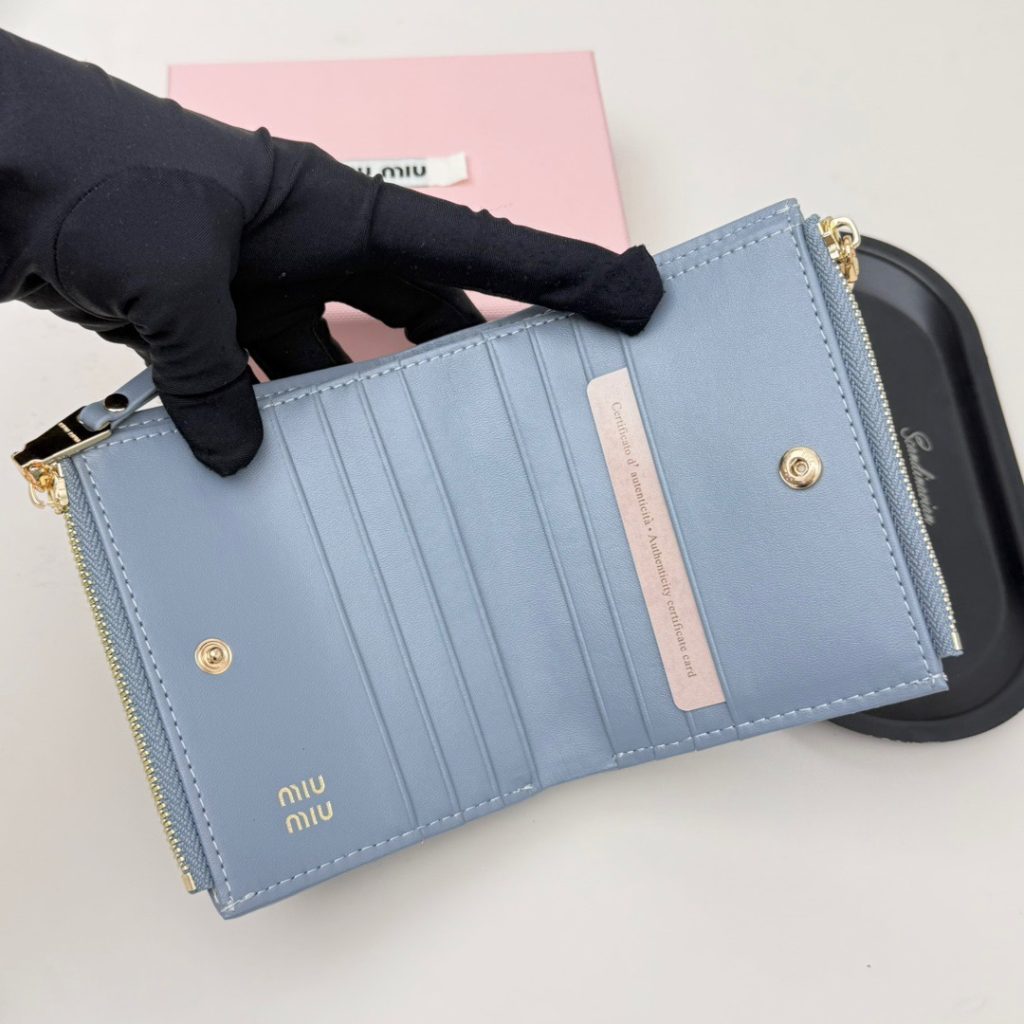 Miu Miu ミュウミュウ ウエーブデザイン 財布 ブラック ピンク ブルー 全3色展開 - 画像 7