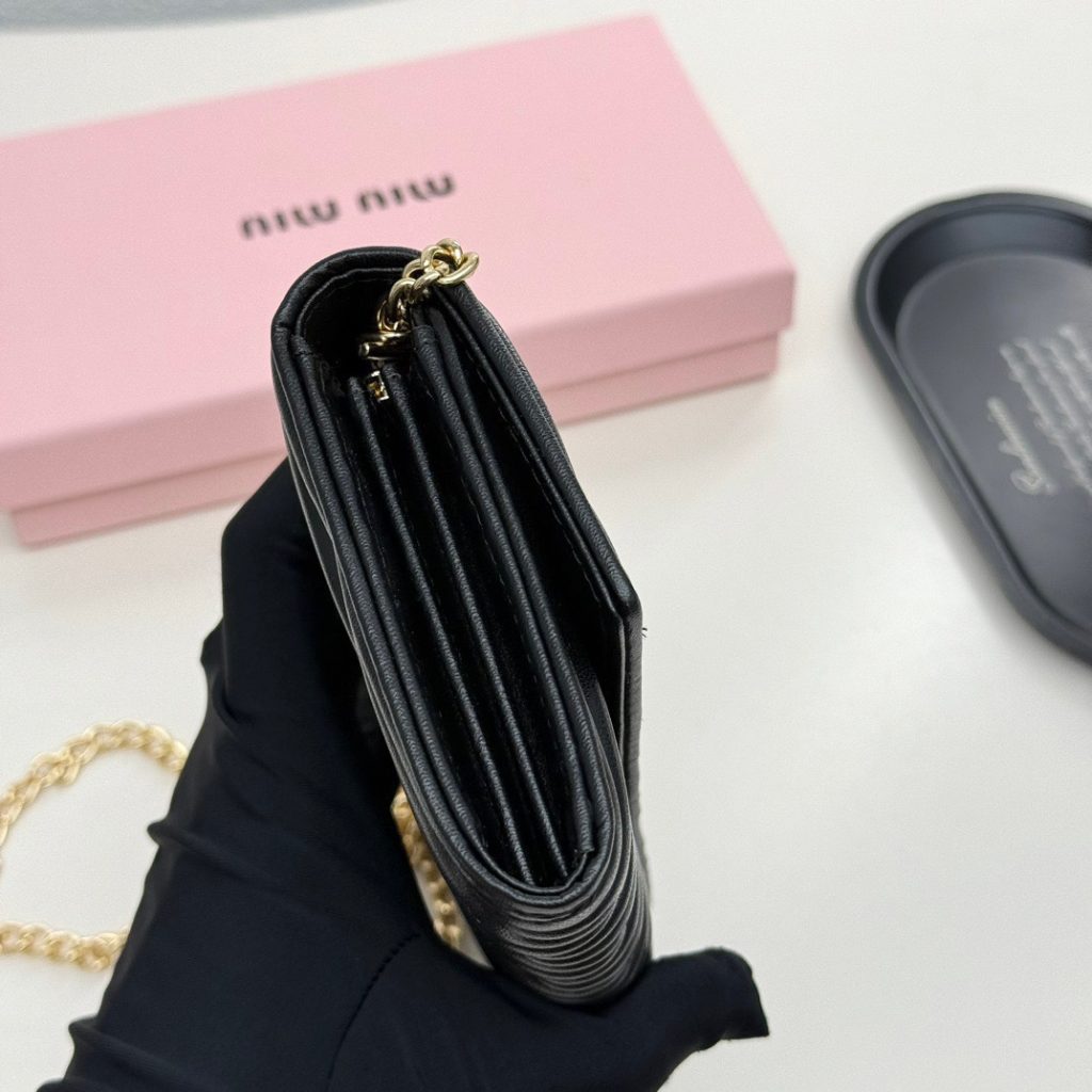 Miu Miu ミウミウ ミニショルダー マットレザー 黒色 - 画像 5