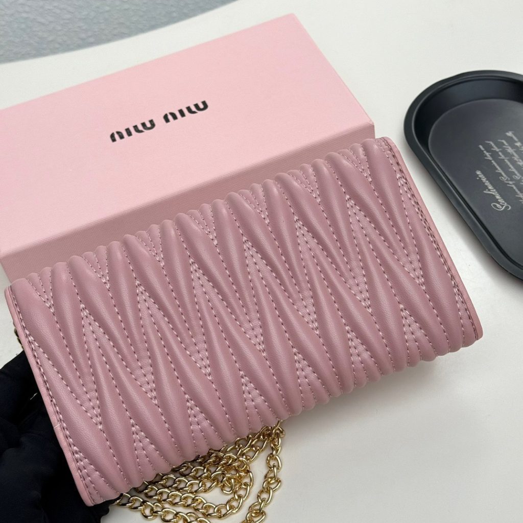 MIU MIU ミュウミュウ 長財布 ミニショルダー プリーツデザイン ピンク - 画像 4