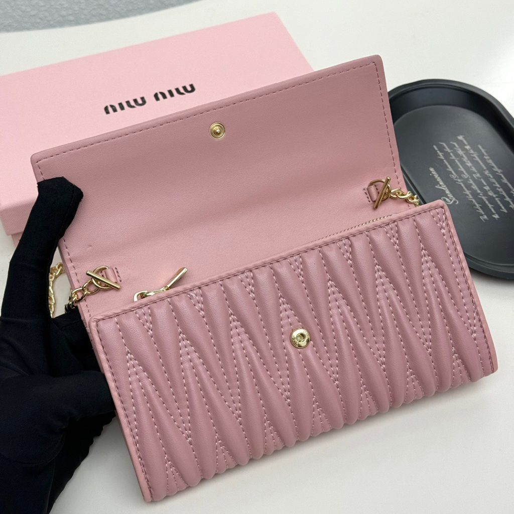 MIU MIU ミュウミュウ 長財布 ミニショルダー プリーツデザイン ピンク - 画像 7
