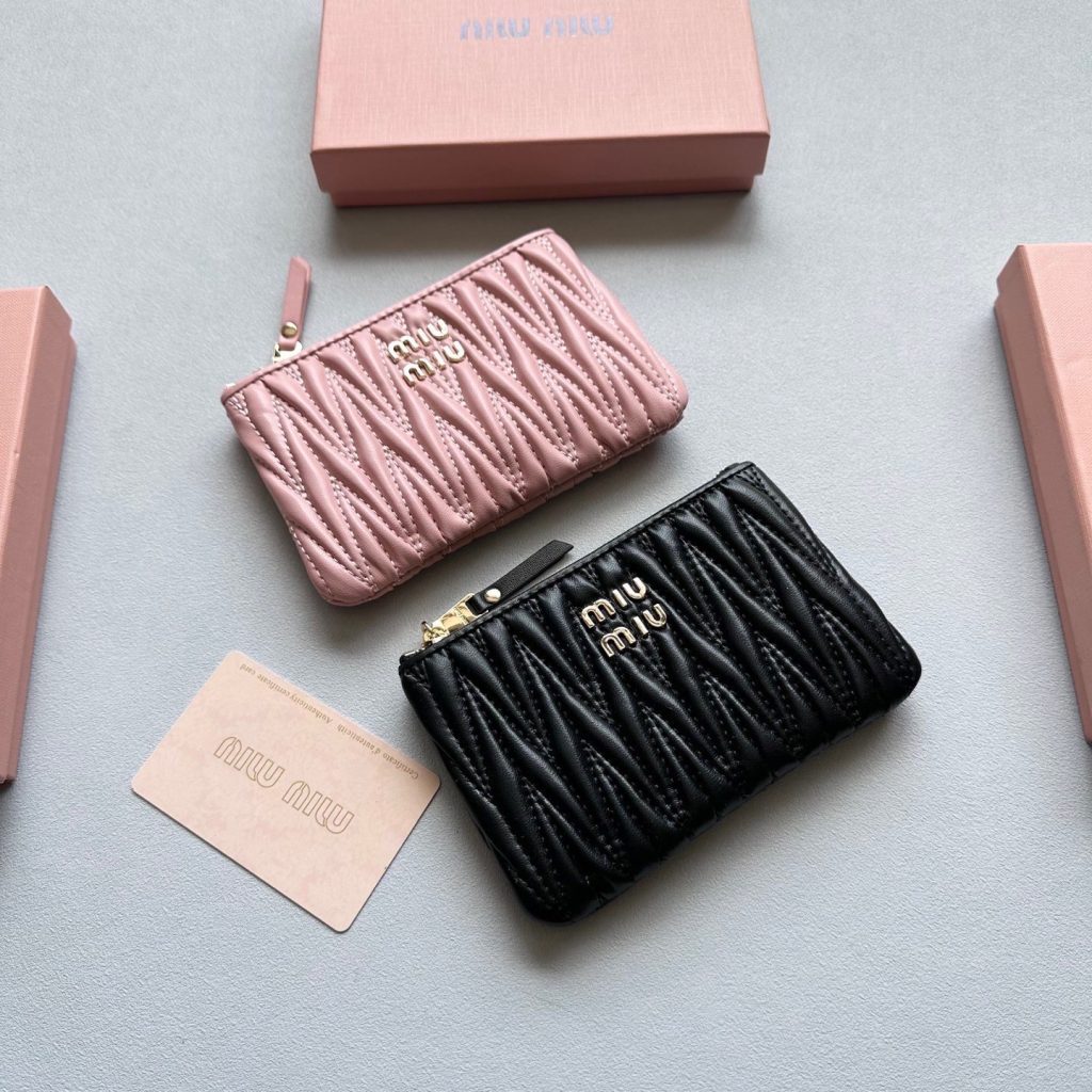 Miu Miu ミウミウ 本革 コインケース 14.5x9cm ブラック ピンク ブラウン ブルー 全4色 - 画像 3