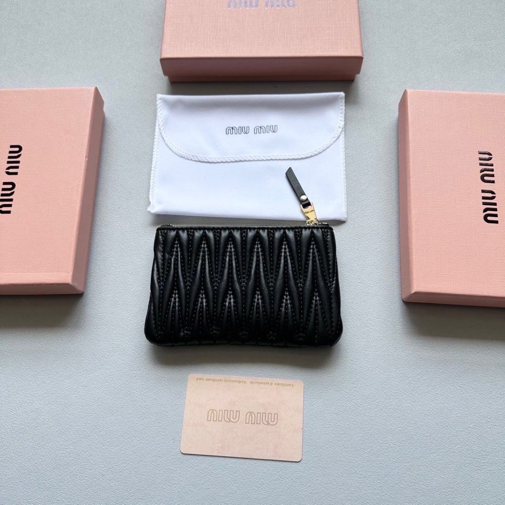 Miu Miu ミウミウ 本革 コインケース 14.5x9cm ブラック ピンク ブラウン ブルー 全4色 - 画像 8