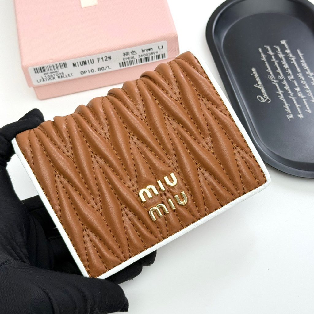 MIU MIU ミウミウ カードケース ミニ財布 ファイブカーブ 4色展開 - 画像 3