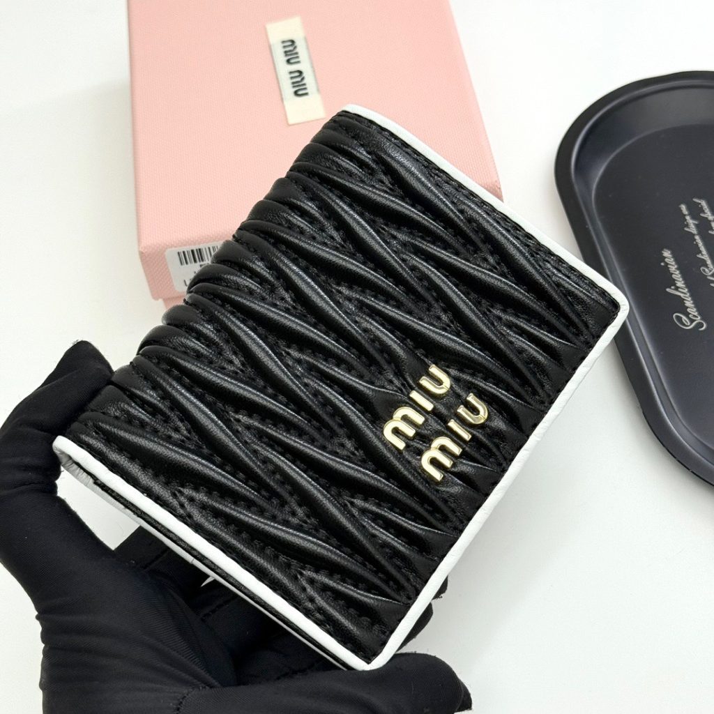 MIU MIU ミウミウ カードケース ミニ財布 ファイブカーブ 4色展開 - 画像 7