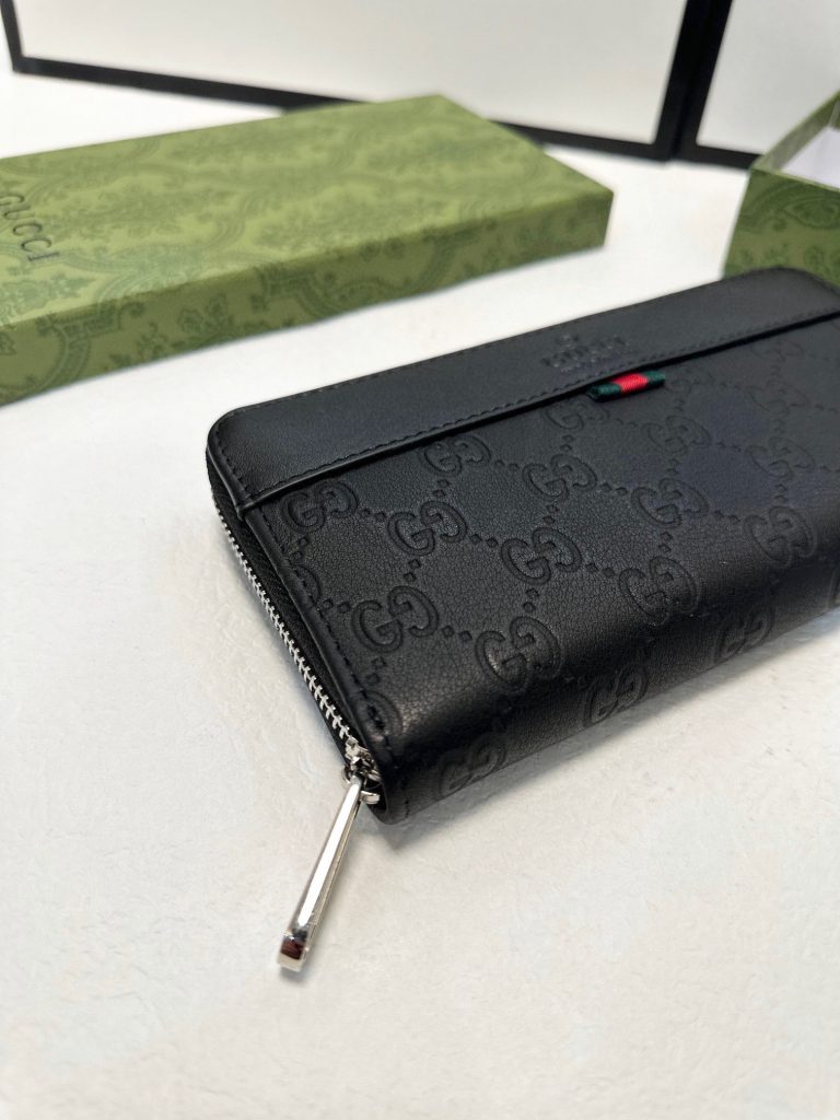 GUCCI グッチ エンボスドウォレット メンズ 本革 21x11cm 黒 - 画像 4