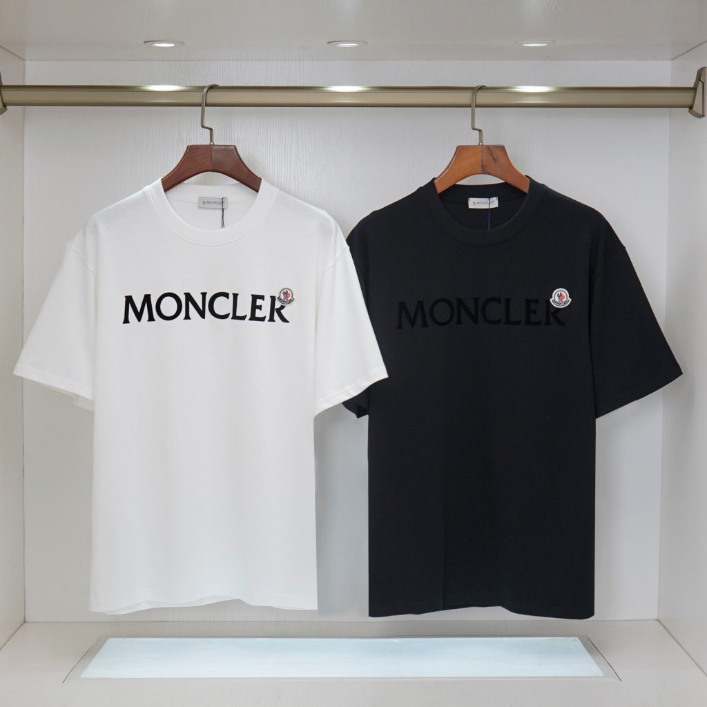 モンクレール　MONCLER　半袖シャツ　プリントシャツ　クルーネックシャツ　ブラック　ホワイト　レッド　グリーン　ブルー　メンズシャツ　Tシャツ　2色 - 画像 2