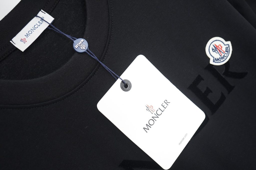 モンクレール　MONCLER　半袖シャツ　プリントシャツ　クルーネックシャツ　ブラック　ホワイト　レッド　グリーン　ブルー　メンズシャツ　Tシャツ　2色 - 画像 8