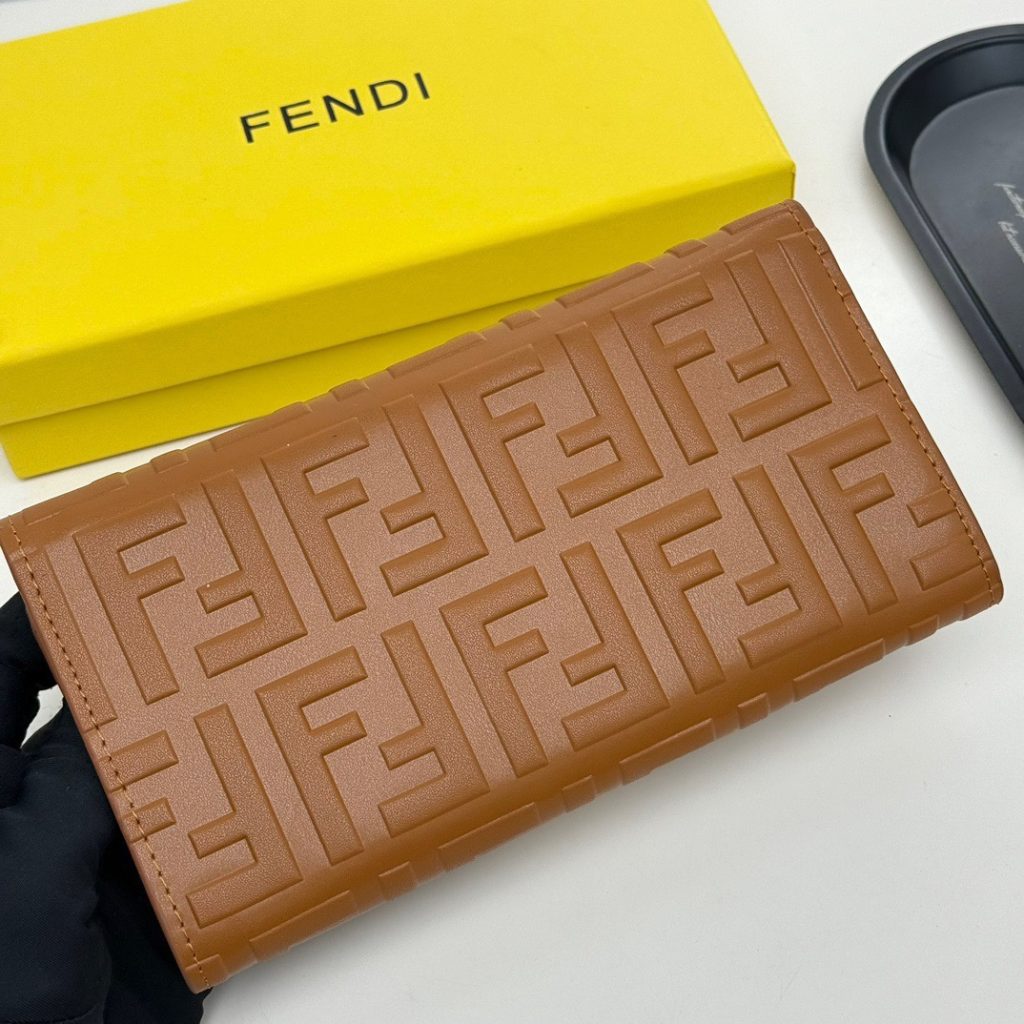 フェンディ コピー 長財布 ファスナータイプ ロゴ柄 本革仕様 ブラウン - 画像 4