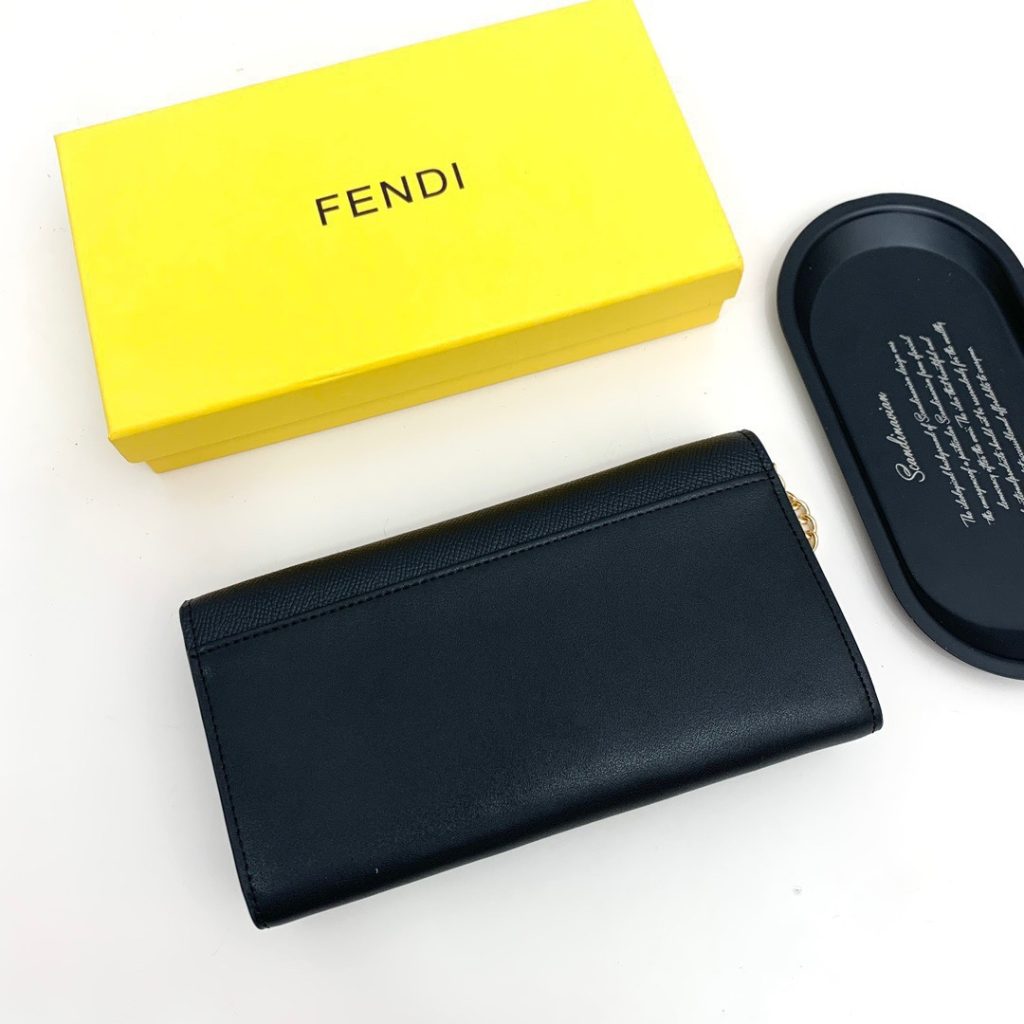 FENDI バッグコピー ミニショルダー ロゴプレート 本革仕様 黒 - 画像 3