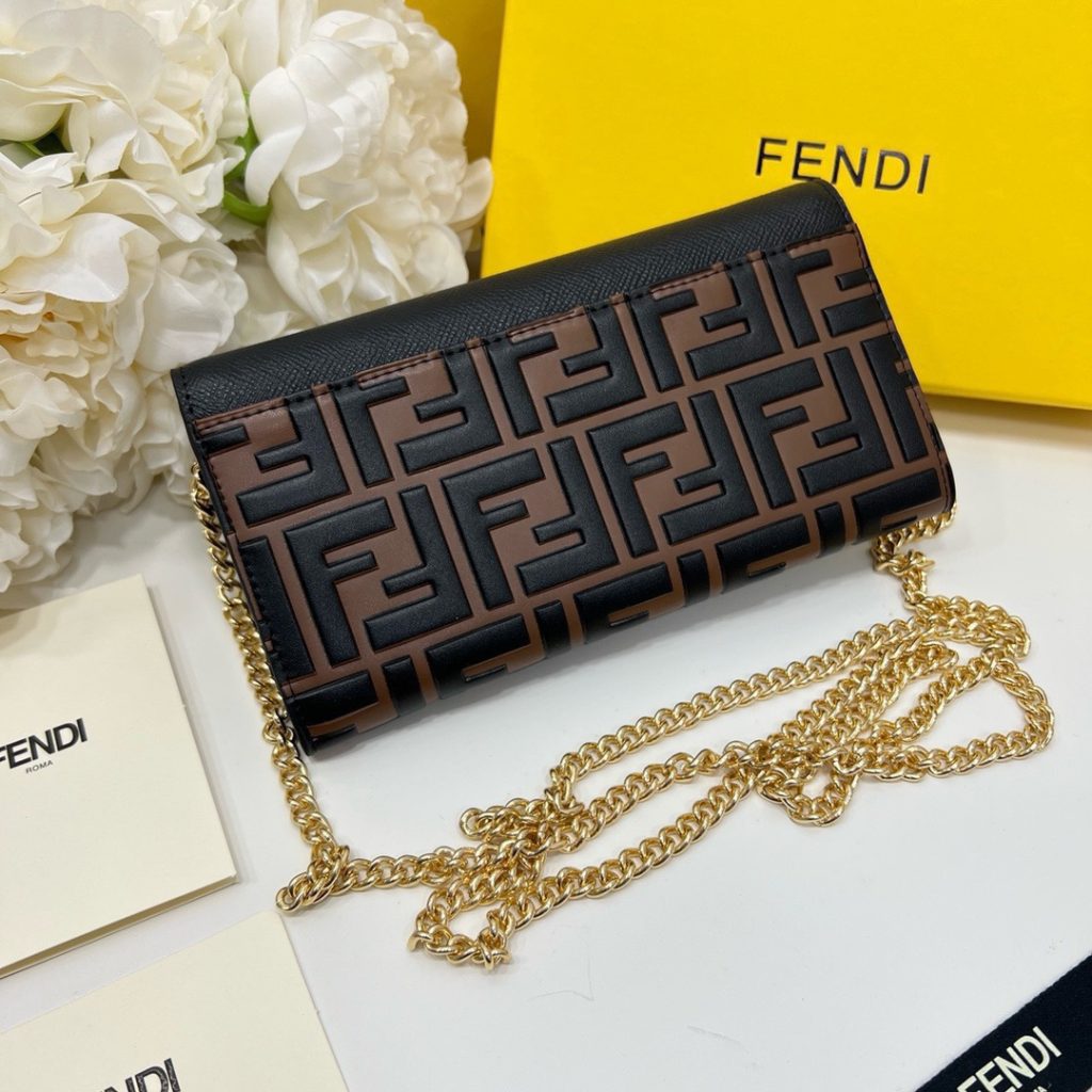 FENDI バッグ コピー ミニショルダーバッグ フェンディ ロゴ柄 チェーン付き 黒茶 - 画像 3