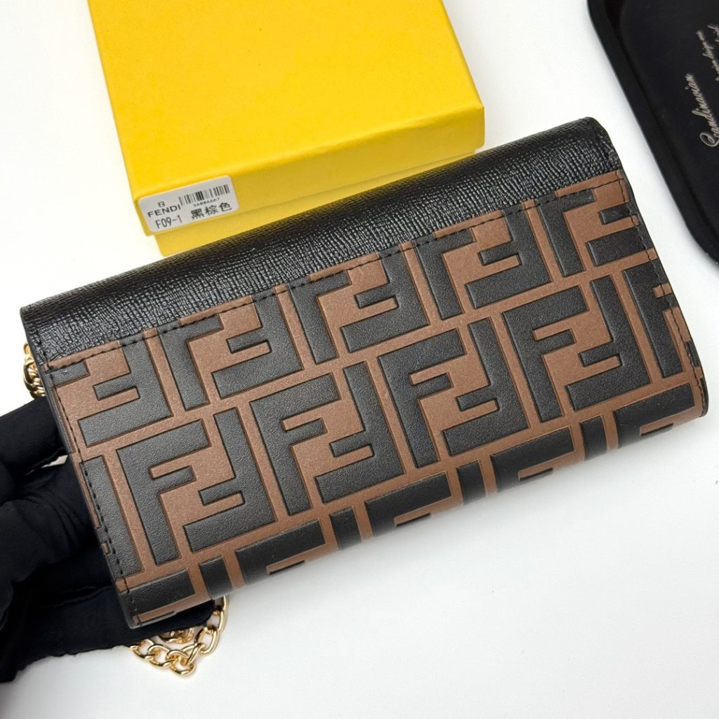 FENDI バッグコピー フェンディ ミニショルダーバッグ コピー 本革仕様 チェーン付き ブラックブラウン - 画像 4