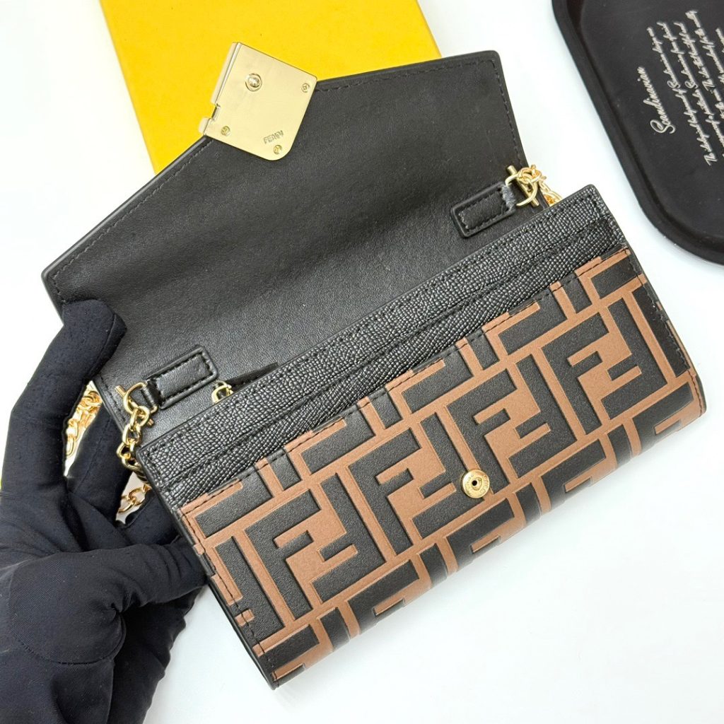 FENDI バッグコピー フェンディ ミニショルダーバッグ コピー 本革仕様 チェーン付き ブラックブラウン - 画像 7