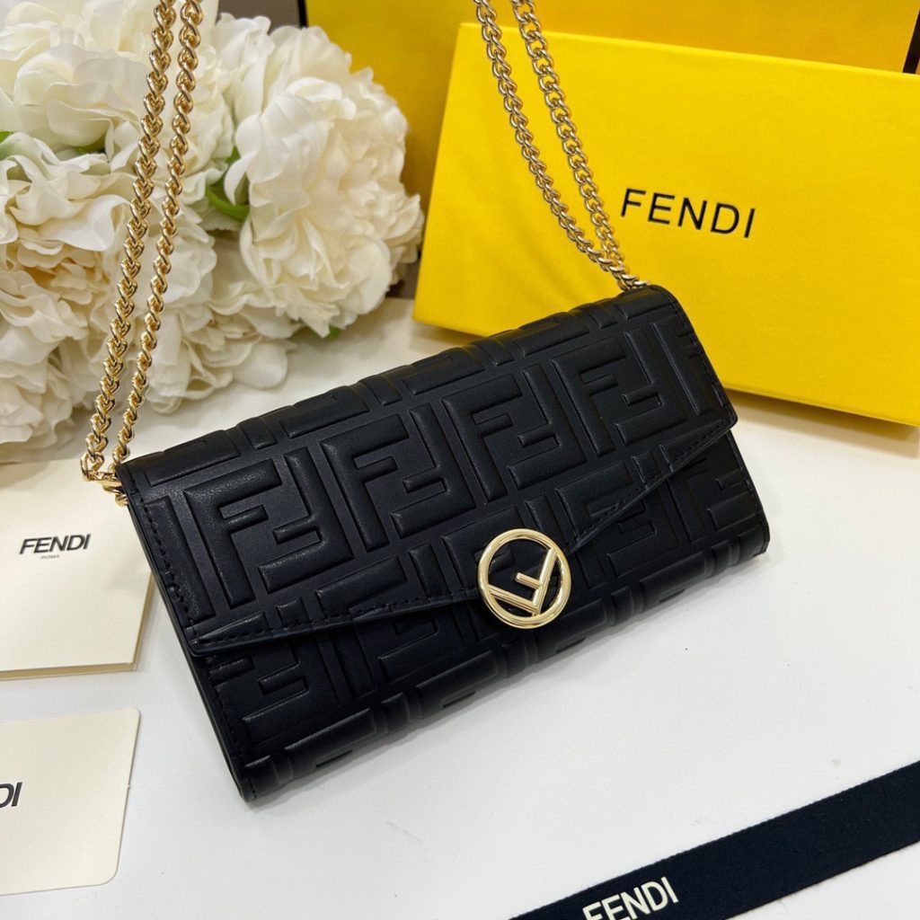 友人と会う日で見るFENDIのバッグの持ち手