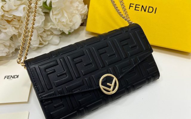 物価高でも選びやすいショルダーバッグ：FENDIを自然に取り入れる