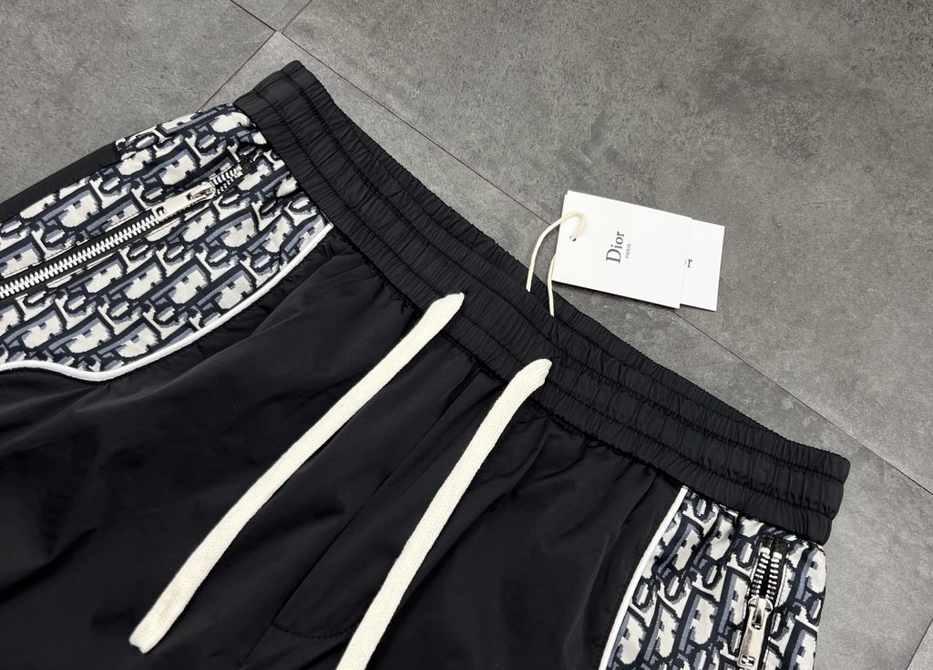 Dior コピー メンズ ショートパンツ 黒 ロゴ柄 オブリク ファスナー付き メッシュインナー - 画像 2