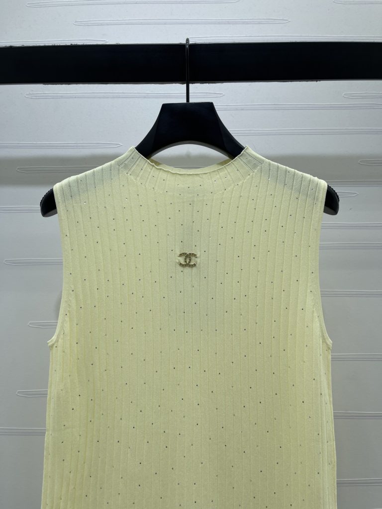 CHANEL ニット タンクトップ コピー 半高領 粗坑条 烫钻 ダイヤモンド ロゴ ミニ レディース 2色展開 - 画像 4