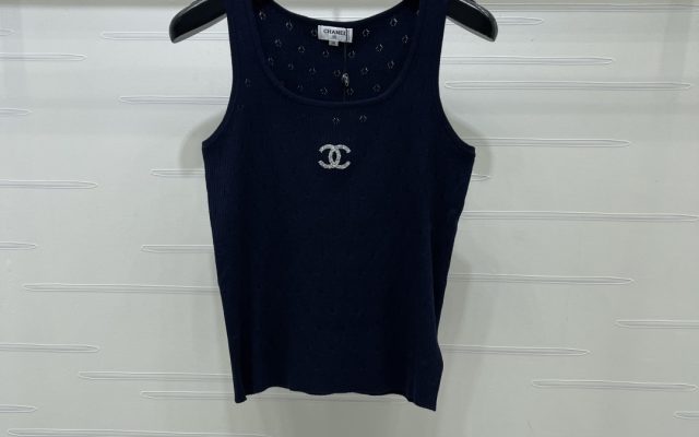 CHANEL ニット タンクトップ コピー 通気性抜群の縦編み ロゴ刺繍 半袖 レディース ブルーブラック 3色展開