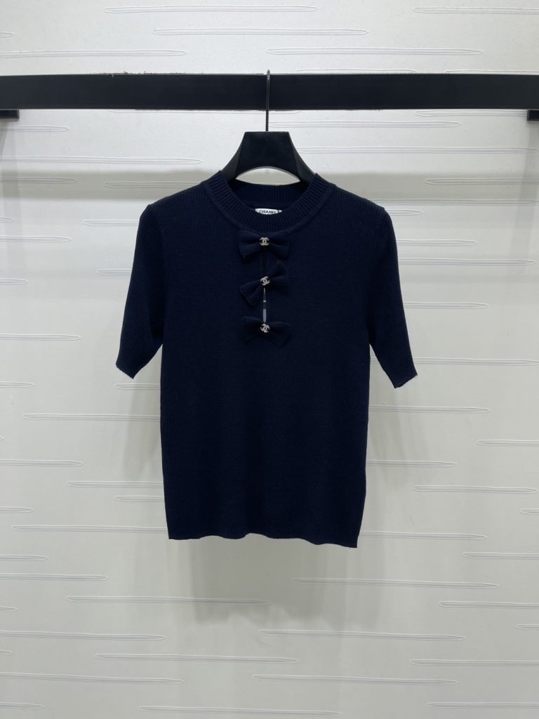 CHANEL ニットTシャツ フロント立体リボン ロゴチャーム ロング丈 半袖 レディース…｜季節の変わり目で使いやすいファッションアイテ…