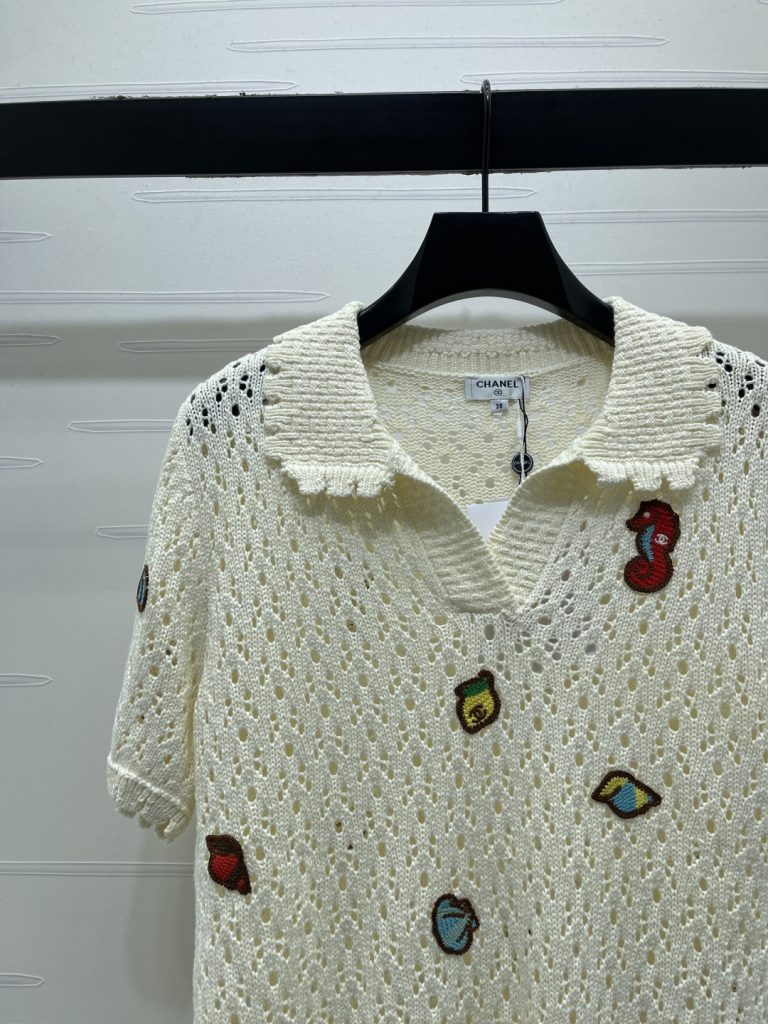 CHANEL ニット ポロシャツ コピー 钩編み フリル襟 刺繍章仔 レザー風 ビーチスタイル 白 - 画像 3
