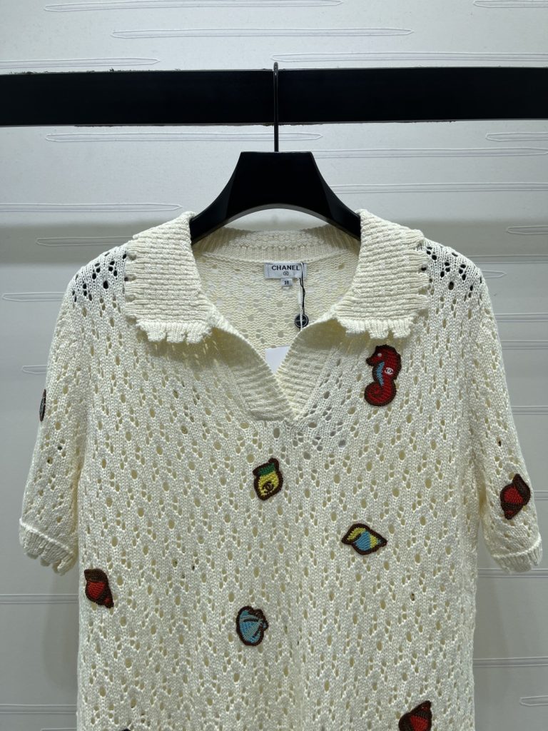CHANEL ニット ポロシャツ コピー 钩編み フリル襟 刺繍章仔 レザー風 ビーチスタイル 白 - 画像 4