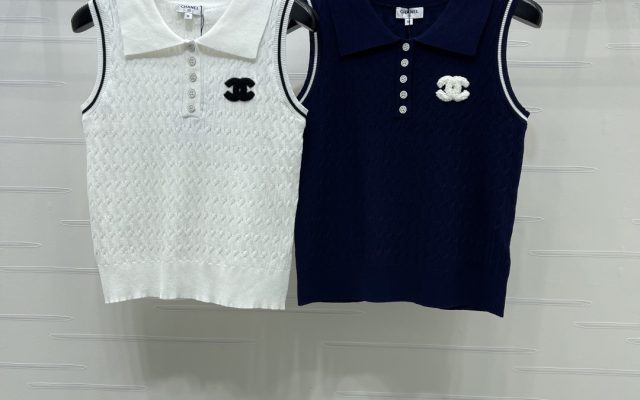 CHANEL ポロネックニットベスト コピー ロゴ刺繍 ファッション ポロ襟 2色展開 白/ネイビー
