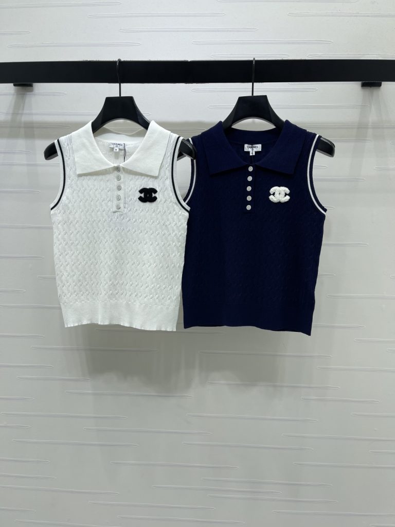 CHANEL ポロネックニットベスト コピー ロゴ刺繍 ファッション ポロ襟 2色展開 白/ネイビー