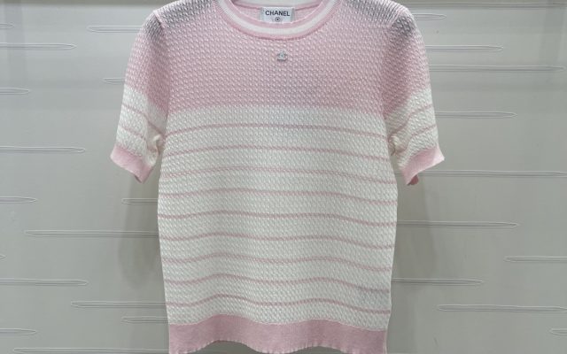 CHANEL コピー ニット Tシャツ ピンク ホワイト 撞色ストライプ ロゴ付き 丸首 半袖 3色展開