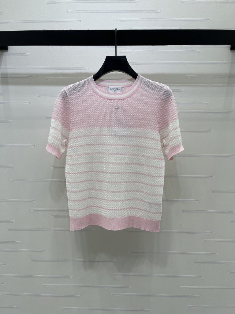 CHANEL コピー ニット Tシャツ ピンク ホワイト 撞色ストライプ ロゴ付き 丸首 半袖 3色展開