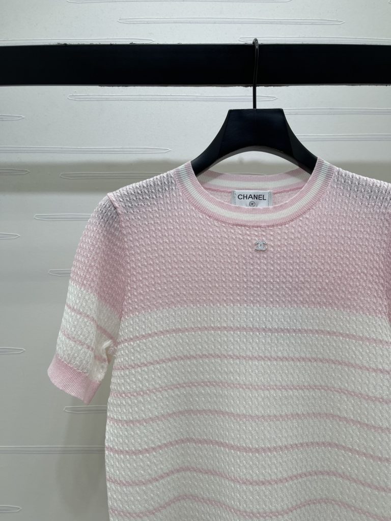 CHANEL コピー ニット Tシャツ ピンク ホワイト 撞色ストライプ ロゴ付き 丸首 半袖 3色展開 - 画像 3