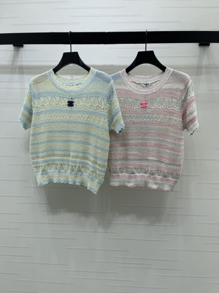 CHANEL ニット 半袖 ロゴ刺繍 レディース ピンク ブルー 2色展開|季節の変わり目で使いやすいファッションアイテムを写真で確認