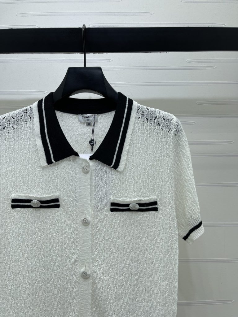 CHANEL ニットシャツ コピー 半開襟 ポロカラータイプ 翻領 半袖 ニット 半袖シャツ ポケット付き 白/ブルー 2色展開 - 画像 4