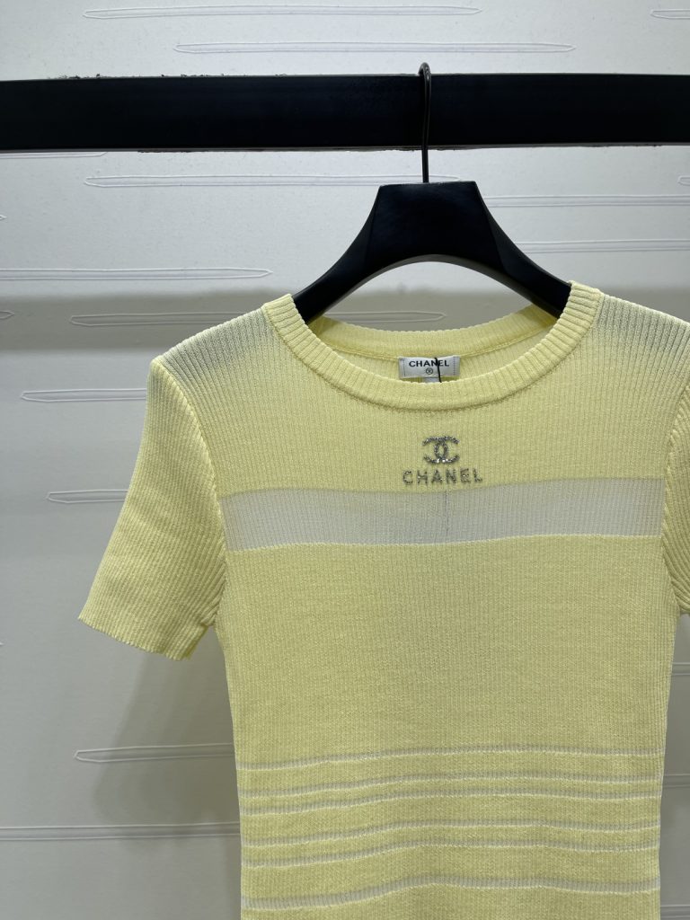 CHANEL ニット Tシャツ コピー 通気性抜群 ロゴ刺繍 胸元パネルデザイン レディース ミディアムカラー イエロー - 画像 3