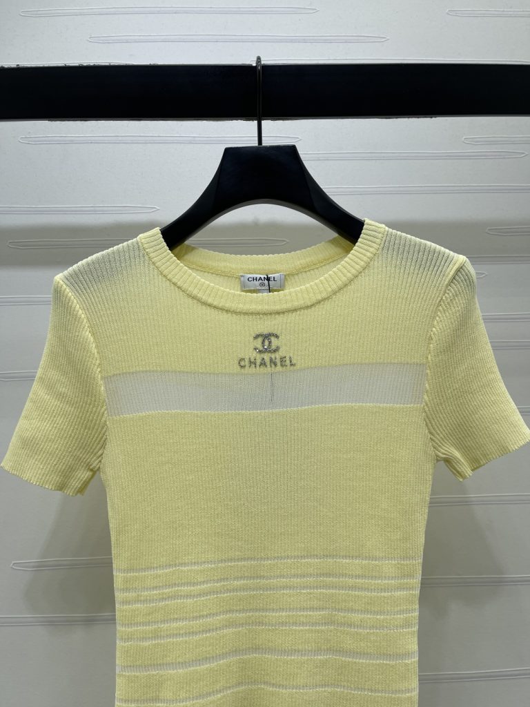 CHANEL ニット Tシャツ コピー 通気性抜群 ロゴ刺繍 胸元パネルデザイン レディース ミディアムカラー イエロー - 画像 4