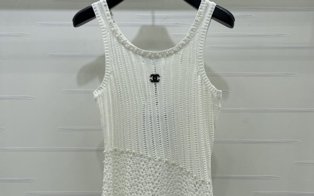 CHANEL コピー ニット サイドスリット ピアス ボディコン プルオーバー ワンピース レディース シャツ 白 - 画像 1