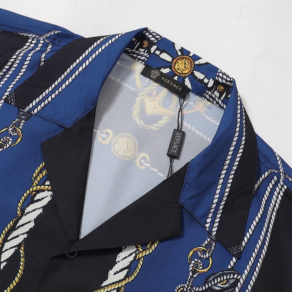 ヴェルサーチ　Versace　セットアップ　ポロシャツ　上下2点セット　メンズ服　半袖Ｔシャツと半ズボン/ショートパンツ　カジュアルウェア　メンズセット - 画像 6