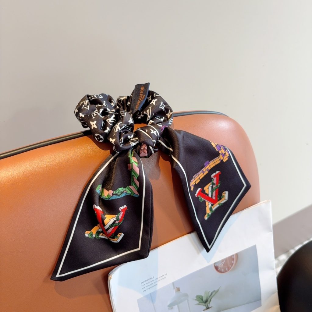 LOUIS VUITTON　ルイ ヴィトン　シュシュ　モノグラム　ファッション　シルク　スカーフ付きシュシュ　まとめ髪　シュシュ　2色 - 画像 4
