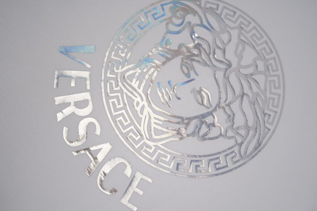 ヴェルサーチ　Tシャツ　半袖　ブラック　ホワイト　 Versace　プリントシャツ　クルーネック　メンズシャツ　T-shirt　2色 - 画像 5