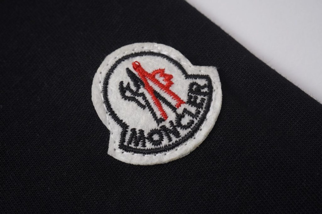 モンクレール　MONCLER　半袖シャツ　クルーネックシャツ　ブラック/ホワイト　男女兼用　カップルシャツ　刺繍　シンプル　 T-shirt　2色 - 画像 7