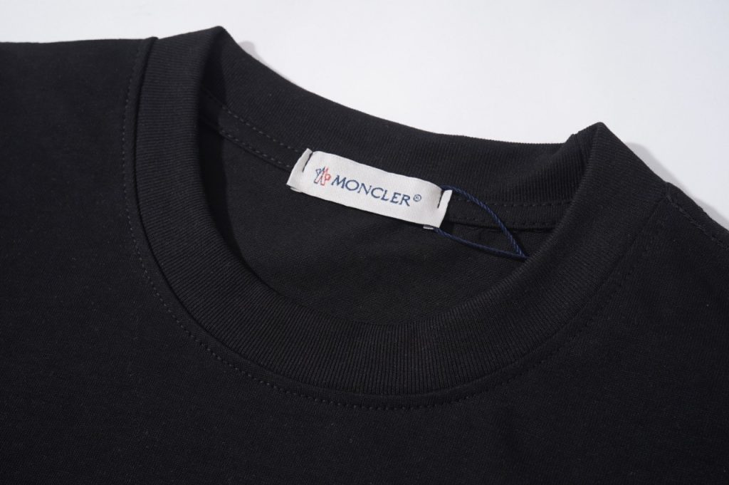 モンクレール　MONCLER　半袖シャツ　クルーネックシャツ　ブラック/ホワイト　男女兼用　カップルシャツ　刺繍　シンプル　 T-shirt　2色 - 画像 5