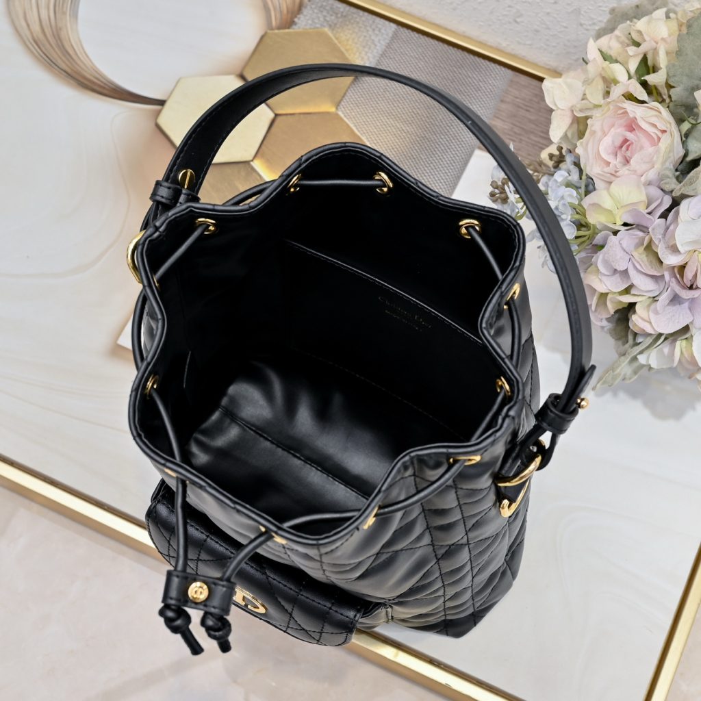 ディオール　Dior Caro バケットバッグ スモール　大人かわいいレディースバッグ　ショルダーバッグ　ハンドバッグ　斜め掛けバッグ　バケットバッグ　巾着バッグ - 画像 8