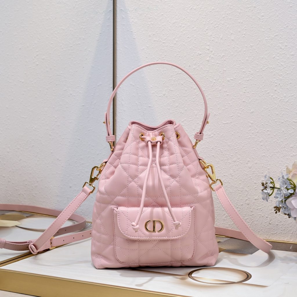 ディオール　Dior Caro バケットバッグ スモール　大人かわいいレディースバッグ　ショルダーバッグ　ハンドバッグ　斜め掛けバッグ　バケットバッグ　巾着バッグ - 画像 3
